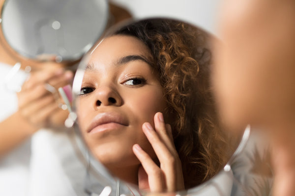 ¿Cómo obtener un look de maquillaje natural y luminoso?